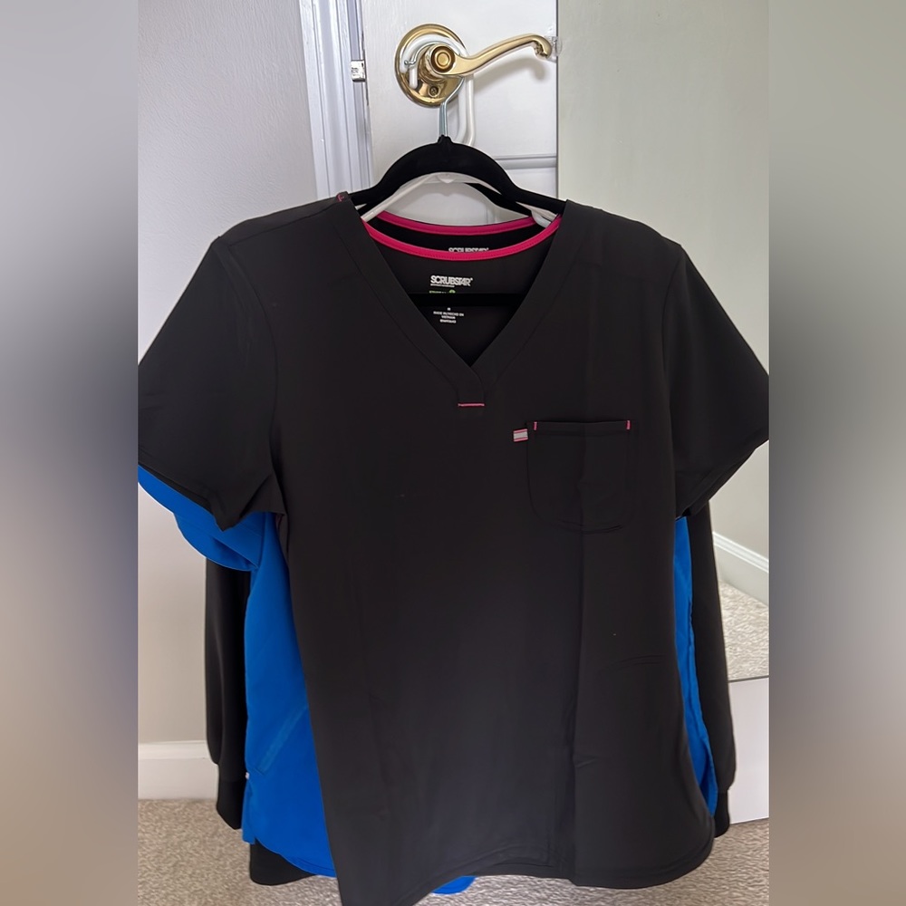 Scrub top